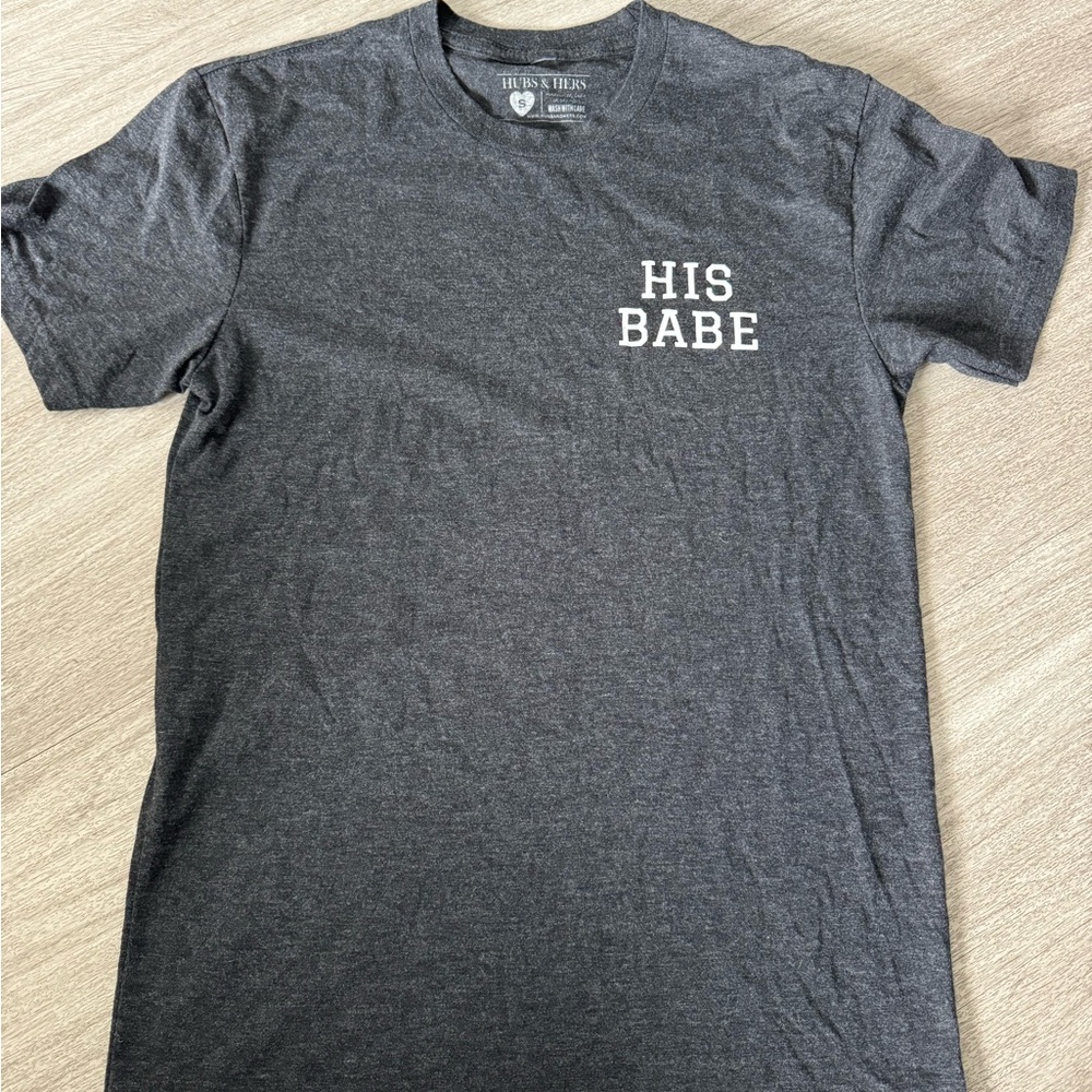 Hubs and gets Gray Short Sleeve Tee with Crew Neck and His Babe Print